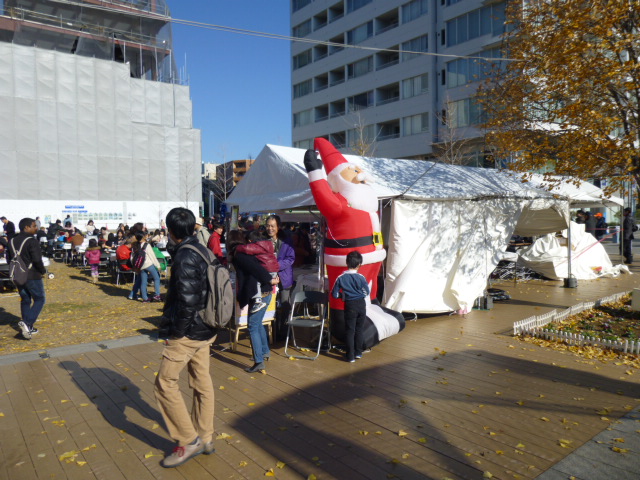 東京横浜独逸学園のクリスマス祭り センター北駅前の広場で開催される セン南 川和 鴨居開発ものがたり