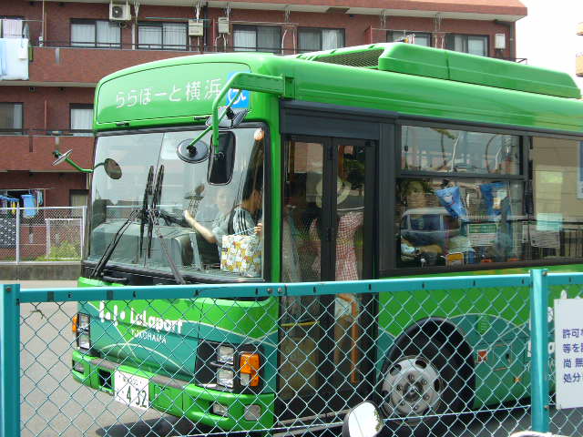 ららぽーと横浜のシャトルバスはこの暑さで結構人気 セン南 川和 鴨居開発ものがたり